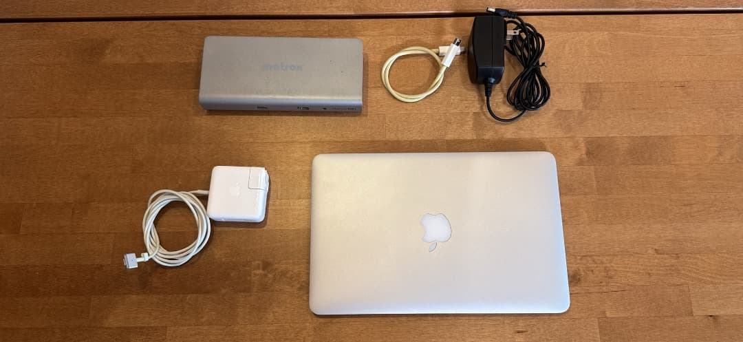 [ジャンク]MacBookAir 11\"/US/2012 Dock付き