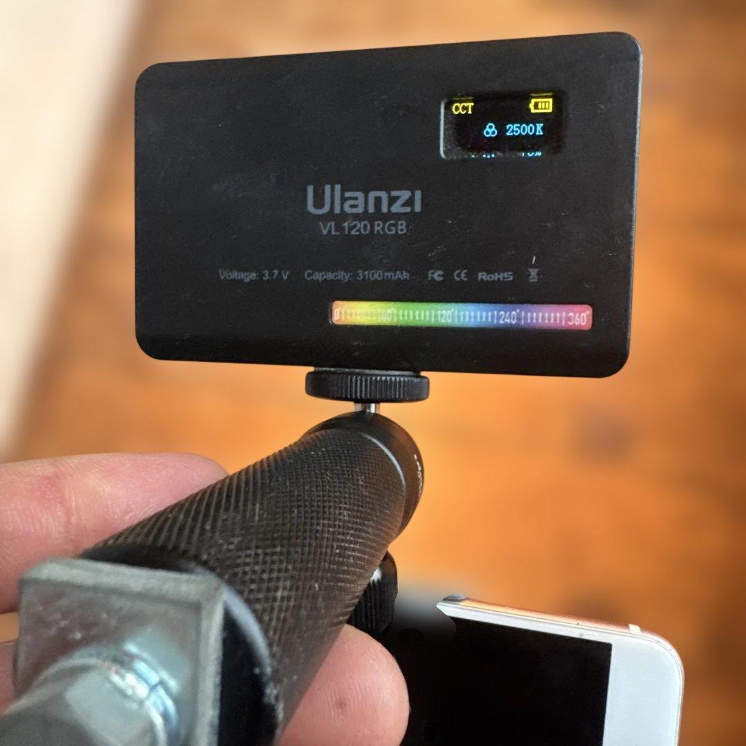 スマホ　撮影　ハンドル　ライト付　Ulanzi VL-120 LEDライト