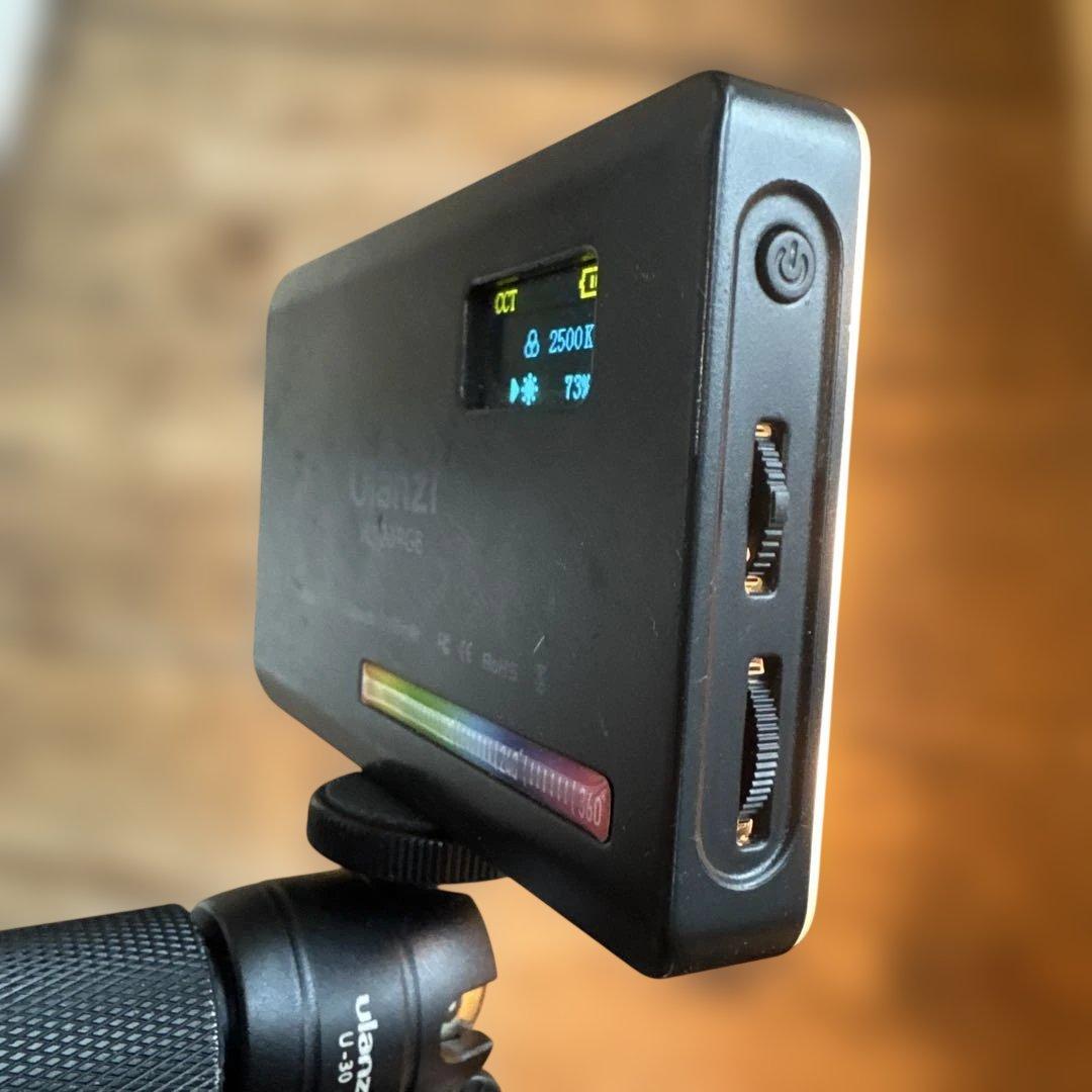 スマホ　撮影　ハンドル　ライト付　Ulanzi VL-120 LEDライト