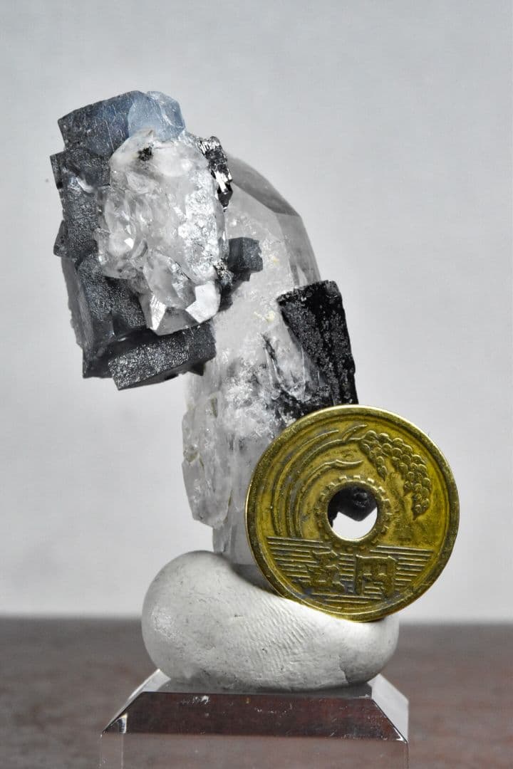 中国湖南省・揺崗仙(ヤオガンシャン)産 水晶フローライトエジリン共生