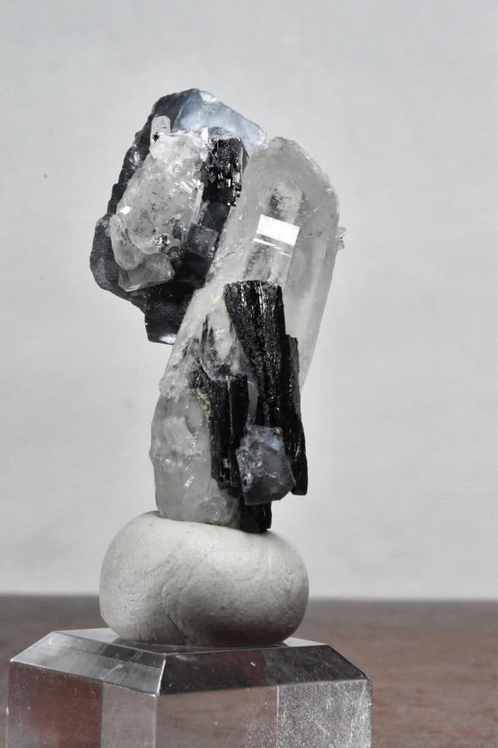 中国湖南省・揺崗仙(ヤオガンシャン)産 水晶フローライトエジリン共生