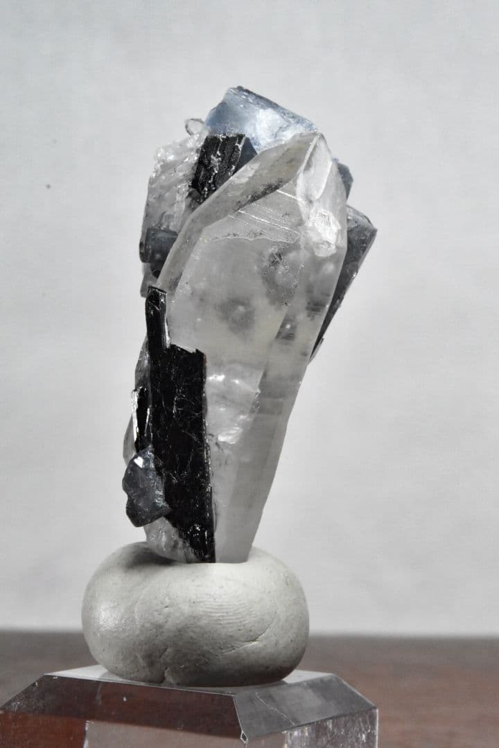 中国湖南省・揺崗仙(ヤオガンシャン)産 水晶フローライトエジリン共生