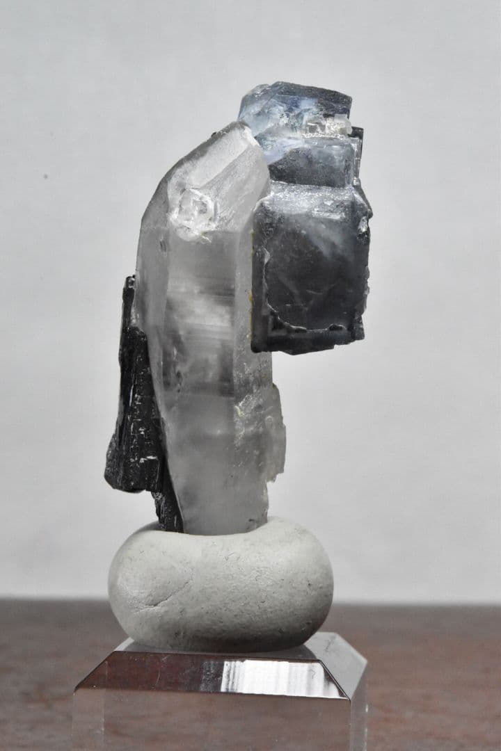 中国湖南省・揺崗仙(ヤオガンシャン)産 水晶フローライトエジリン共生