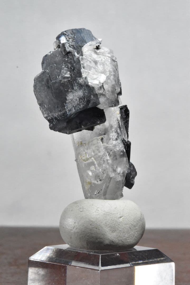 中国湖南省・揺崗仙(ヤオガンシャン)産 水晶フローライトエジリン共生