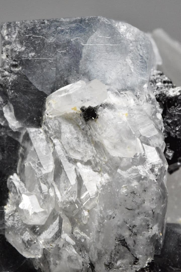 中国湖南省・揺崗仙(ヤオガンシャン)産 水晶フローライトエジリン共生