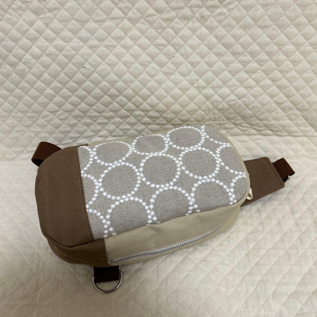 ミナペルホネン　ハンドメイド　BOXタイプボディバッグ　タンバリンベージュ