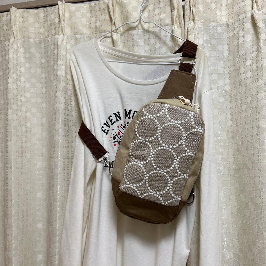 ミナペルホネン　ハンドメイド　BOXタイプボディバッグ　タンバリンベージュ