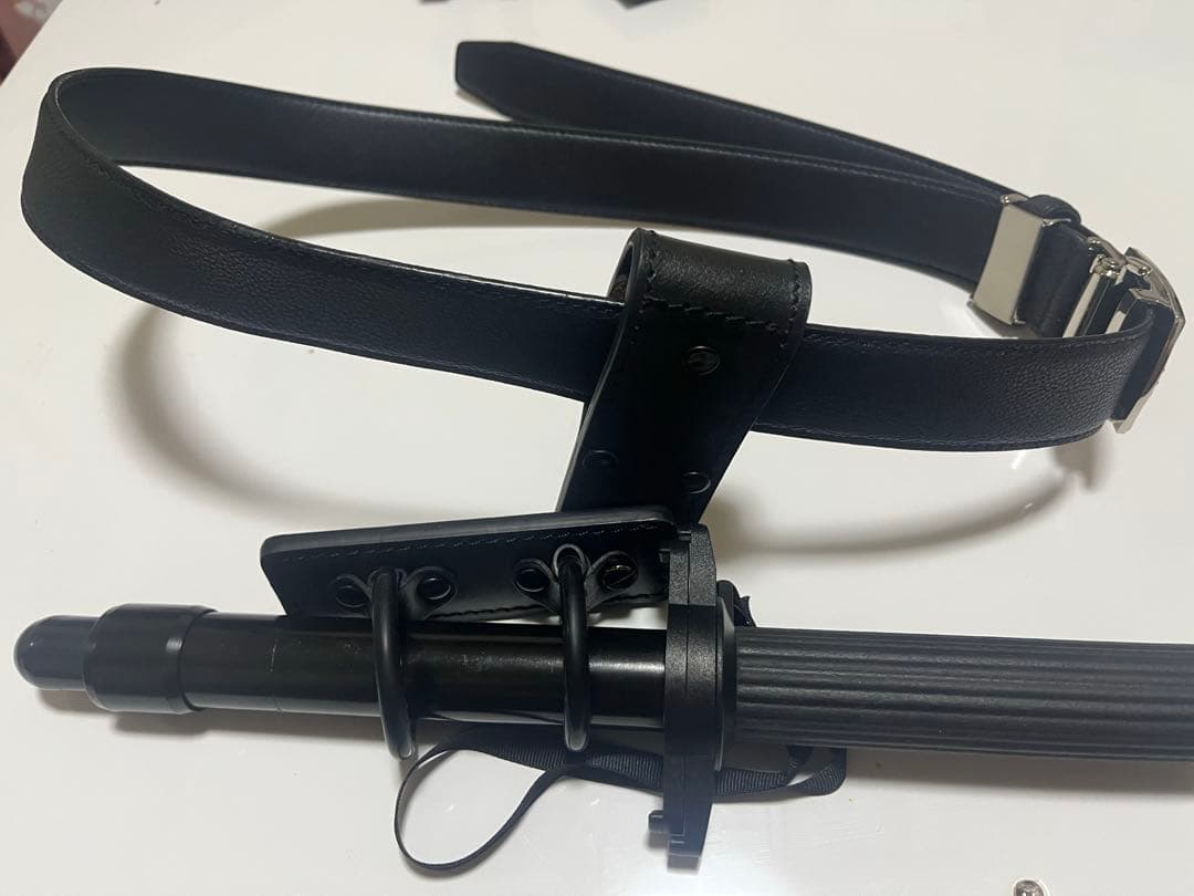 吊り紐とベルト　右の吊り紐は売り切れです。