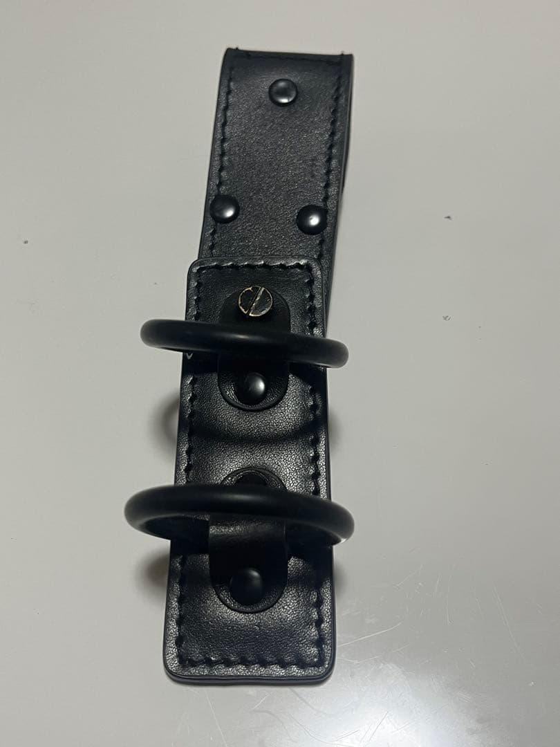 吊り紐とベルト　右の吊り紐は売り切れです。