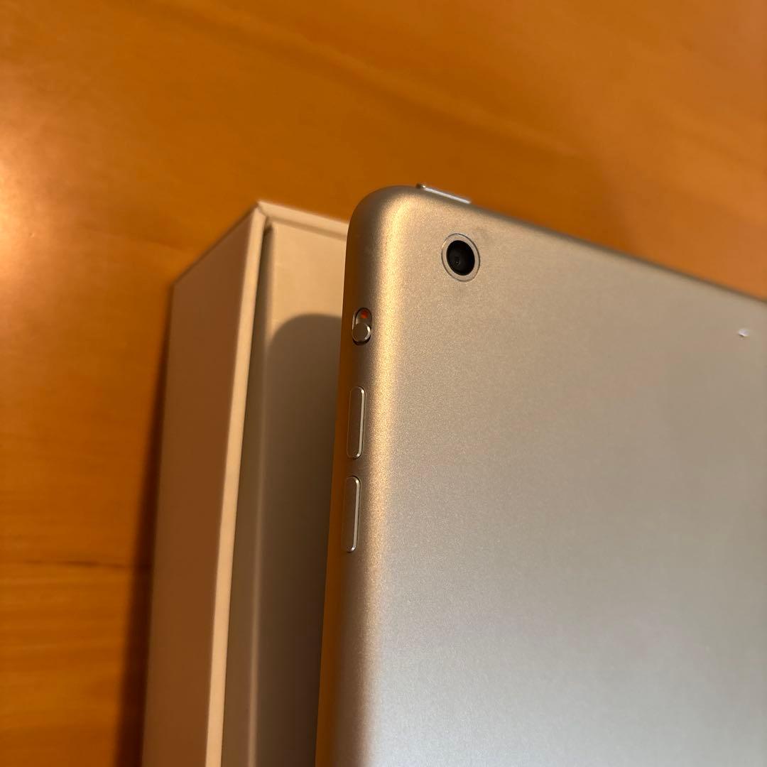 Apple iPad Air 本体　Wi-Fiモデル　16GB