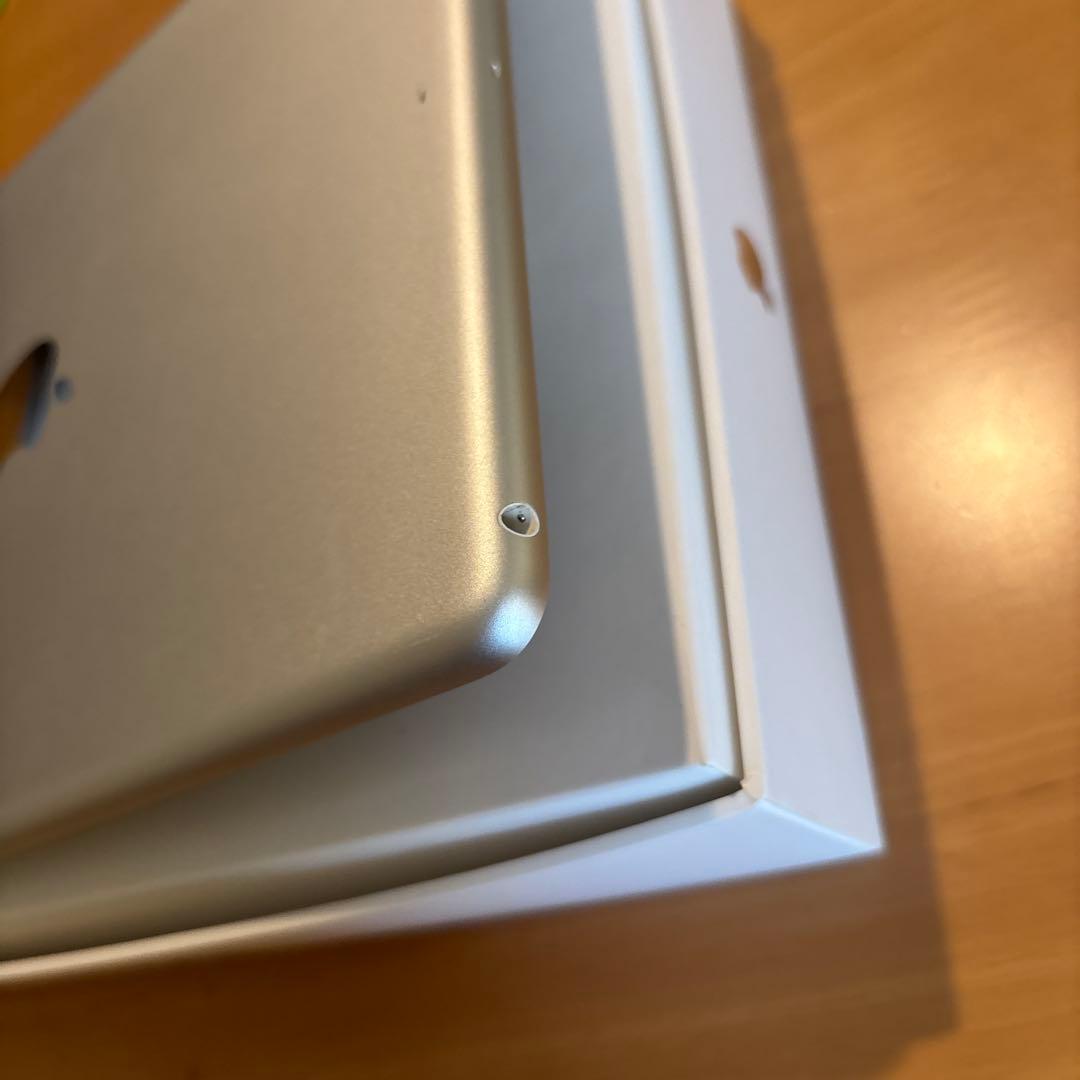 Apple iPad Air 本体　Wi-Fiモデル　16GB