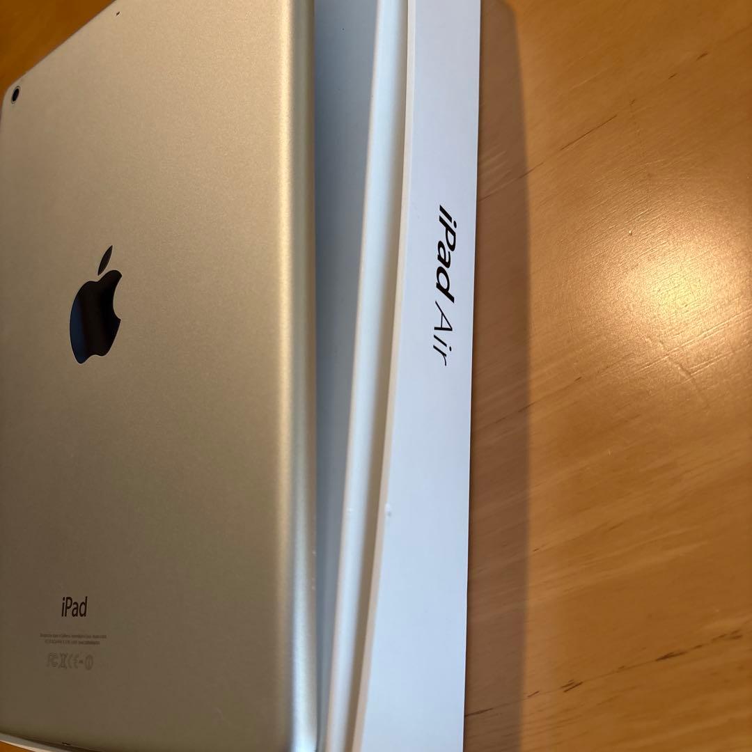 Apple iPad Air 本体　Wi-Fiモデル　16GB