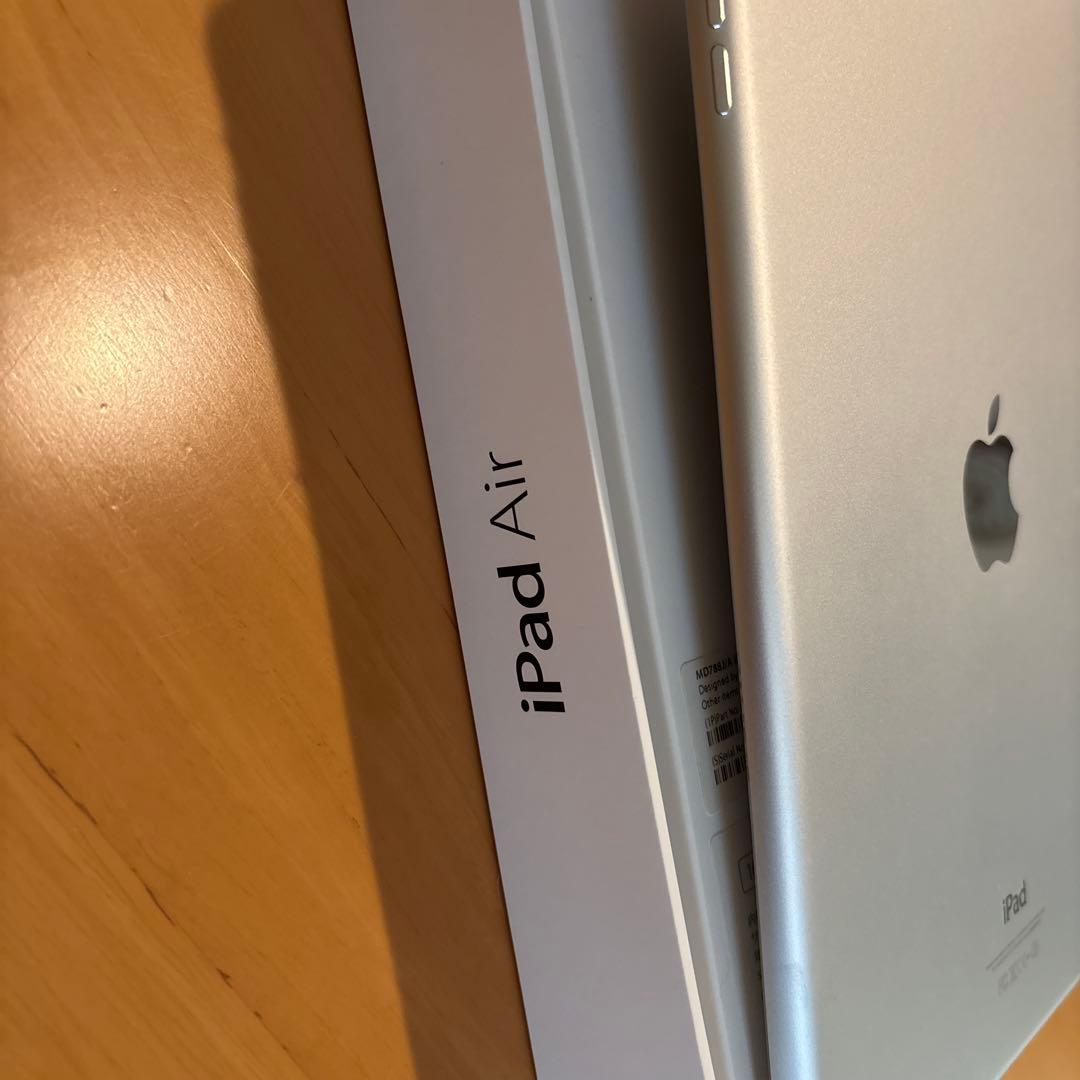 Apple iPad Air 本体　Wi-Fiモデル　16GB