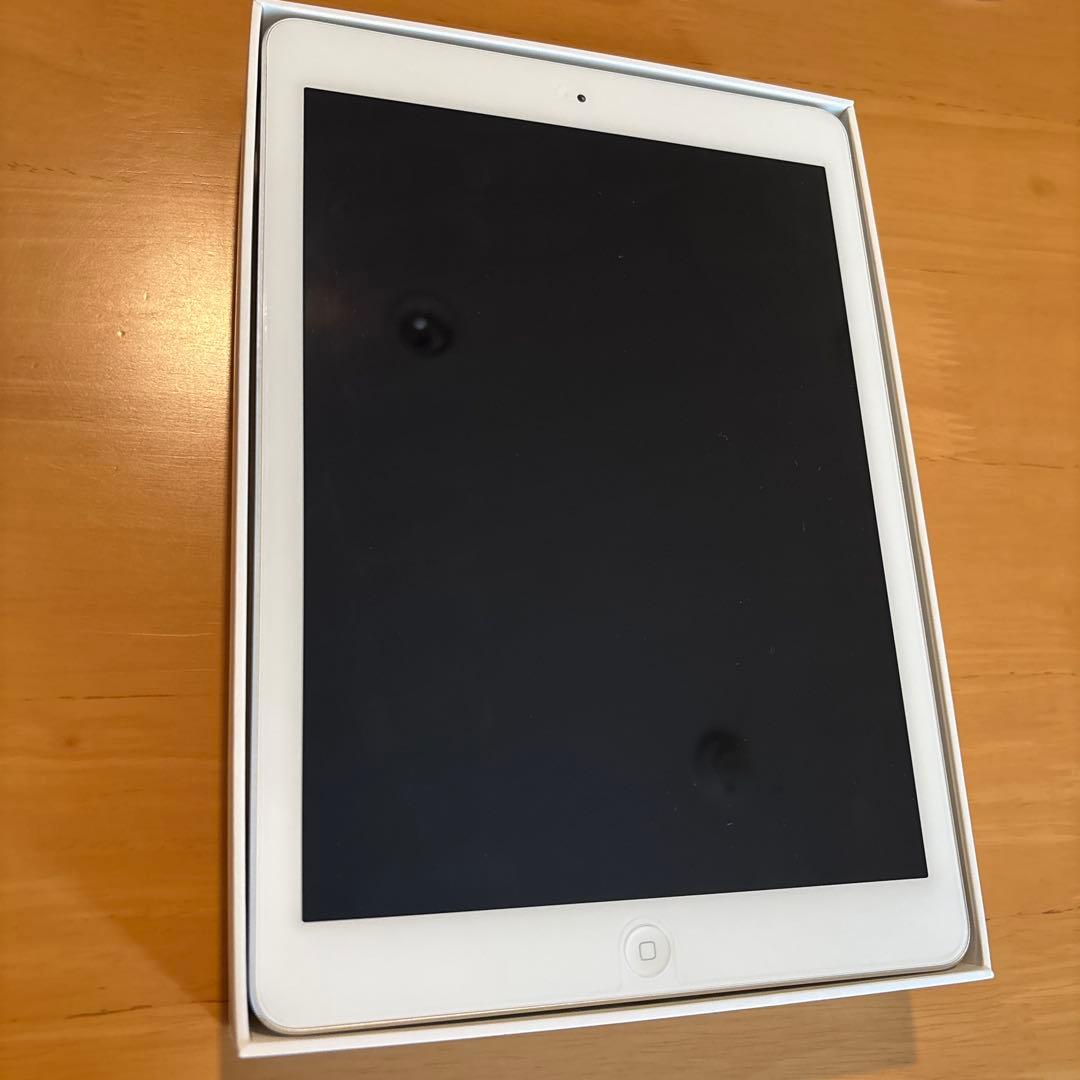 Apple iPad Air 本体　Wi-Fiモデル　16GB