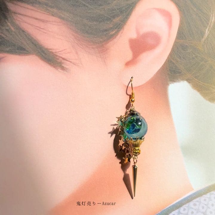 魔法使いの星屑と蓄光三日月ランタンとスカイブルーペンデュラムのピアス