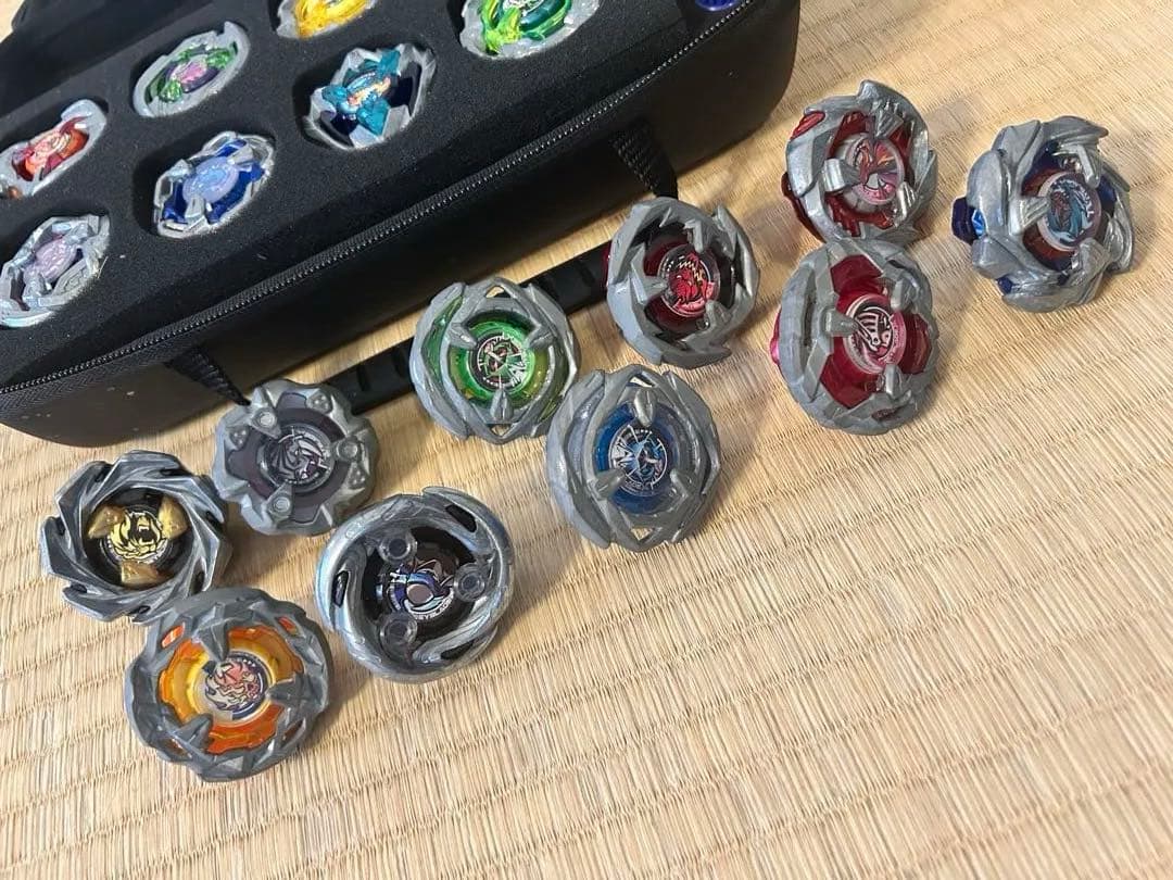 ベイブレードX18個セット（純正ケース，スタジアム付き）