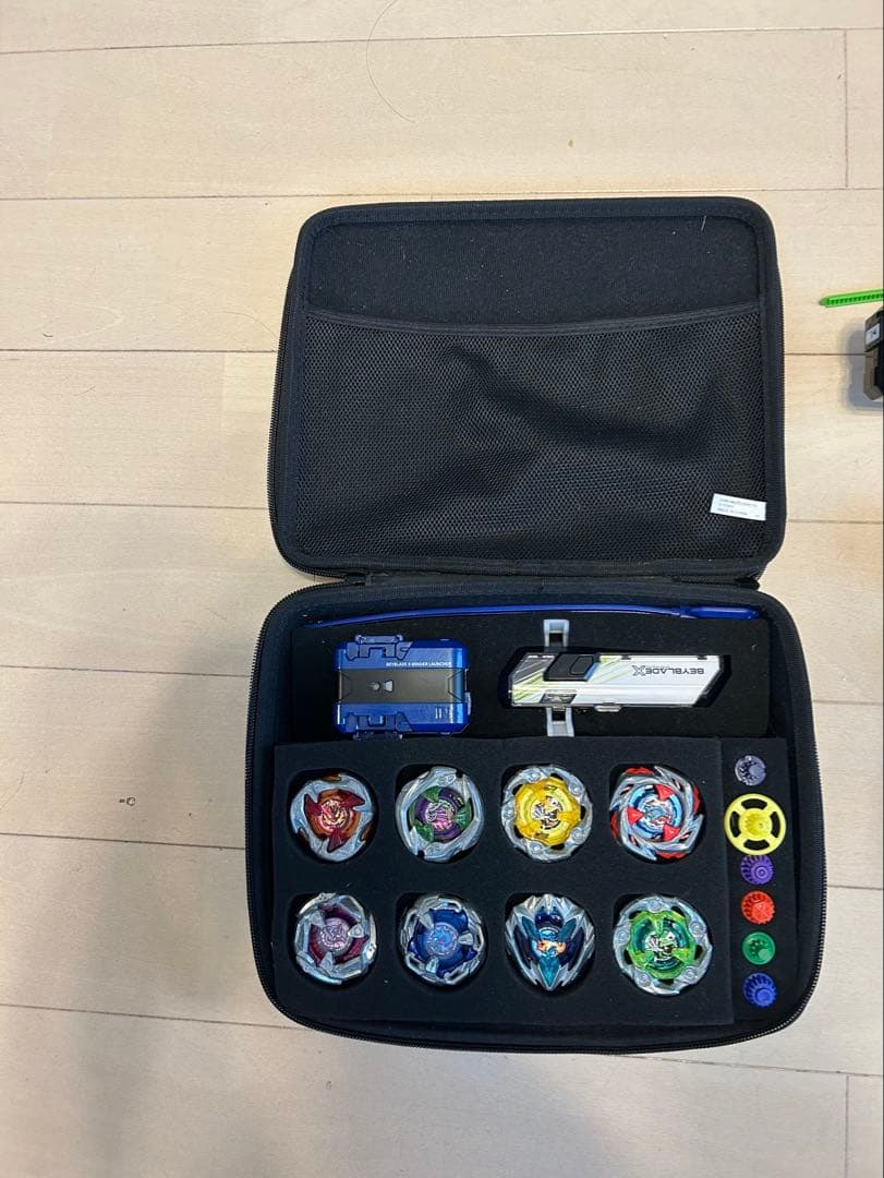 ベイブレードX18個セット（純正ケース，スタジアム付き）