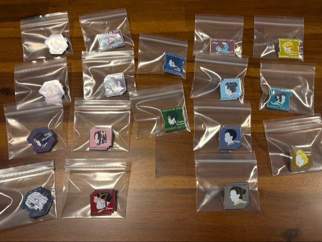 鬼滅の刃　キャラクターモチーフピンズ　17個セット