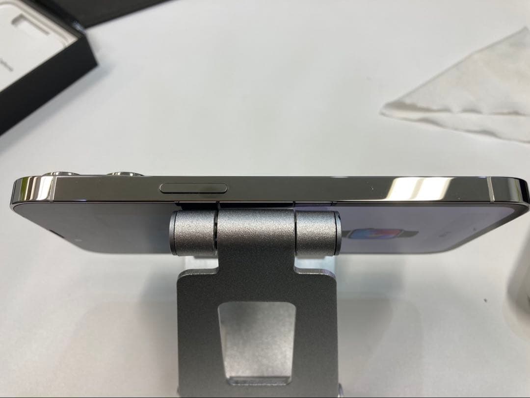 【美品、バッテリー100%】iPhone13Pro 256GB ホワイト