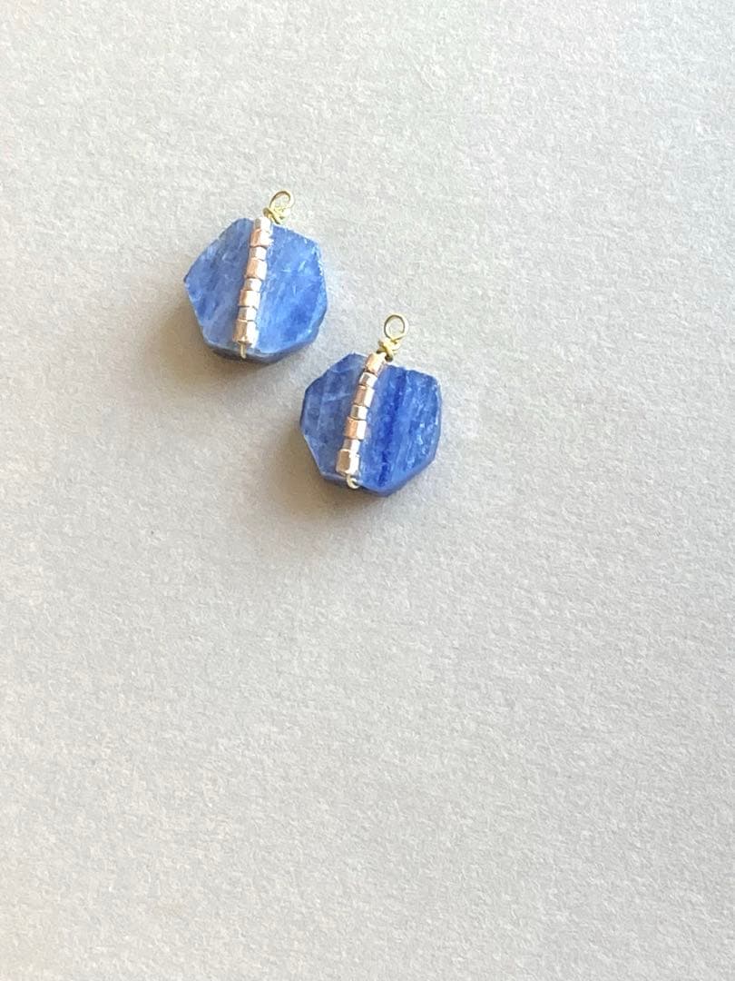 no.0148 初夏の夜空　ブルーグレーのカイヤナイト