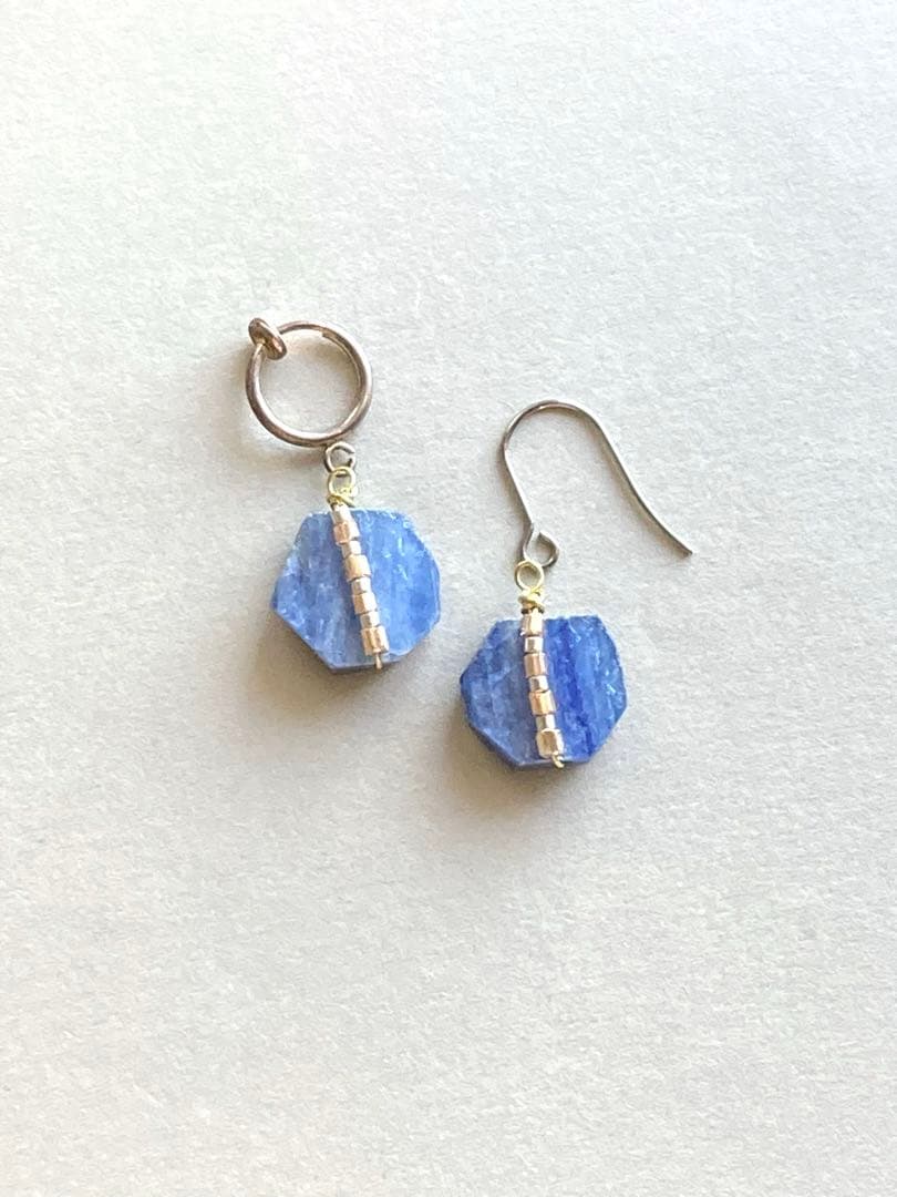 no.0148 初夏の夜空　ブルーグレーのカイヤナイト