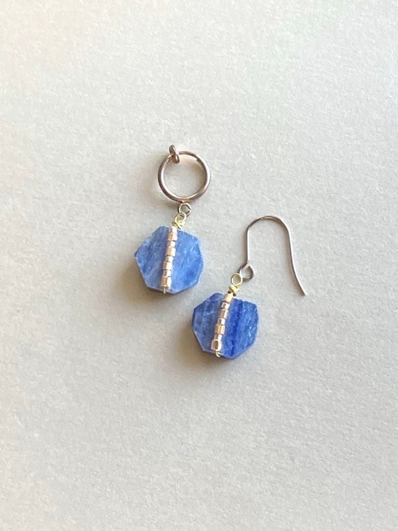 no.0148 初夏の夜空　ブルーグレーのカイヤナイト