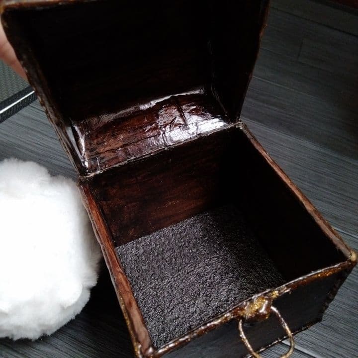 犬のぬいぐるみ・低品質な汚れた風にした紙の宝箱セット