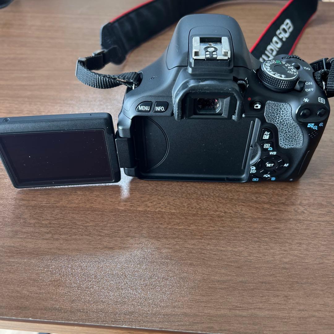 Canon EOS KISS X5 デジタル一眼レフカメラ 2本レンズ付き