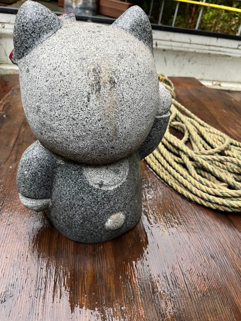 中古品　石像　キティーちゃん　置物　オブジェ　御影石