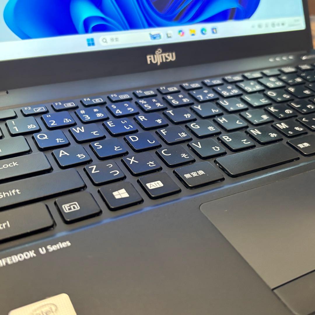 富士通 LIFEBOOK ノートPC 軽量薄型