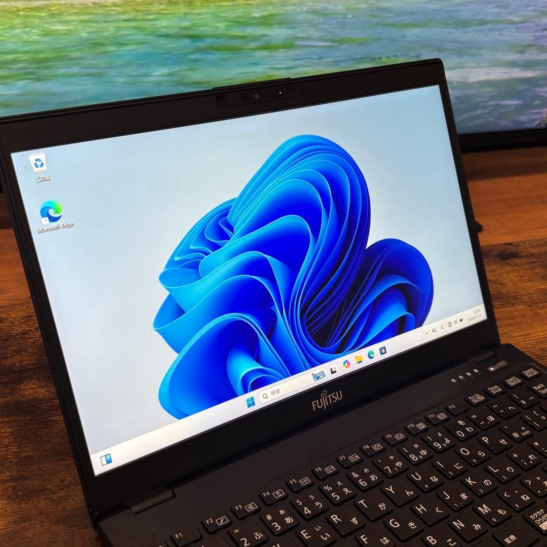 富士通 LIFEBOOK ノートPC 軽量薄型