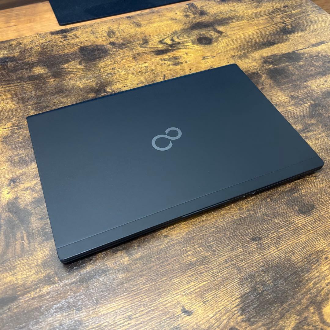 富士通 LIFEBOOK ノートPC 軽量薄型