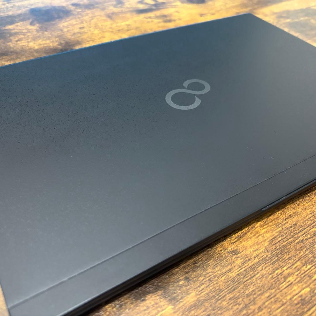 富士通 LIFEBOOK ノートPC 軽量薄型