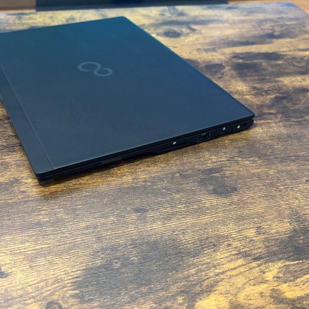富士通 LIFEBOOK ノートPC 軽量薄型