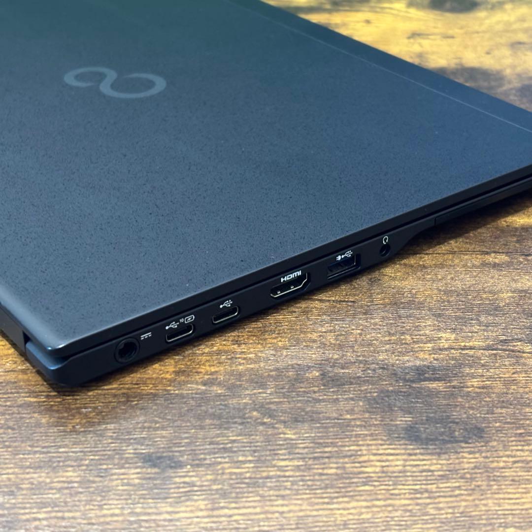富士通 LIFEBOOK ノートPC 軽量薄型