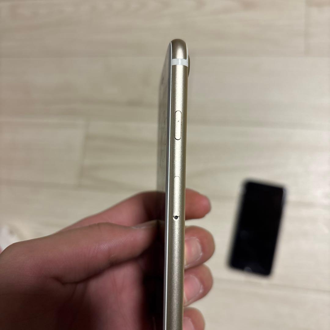 iPhone 8 ゴールド、iPhoneSE2ホワイト