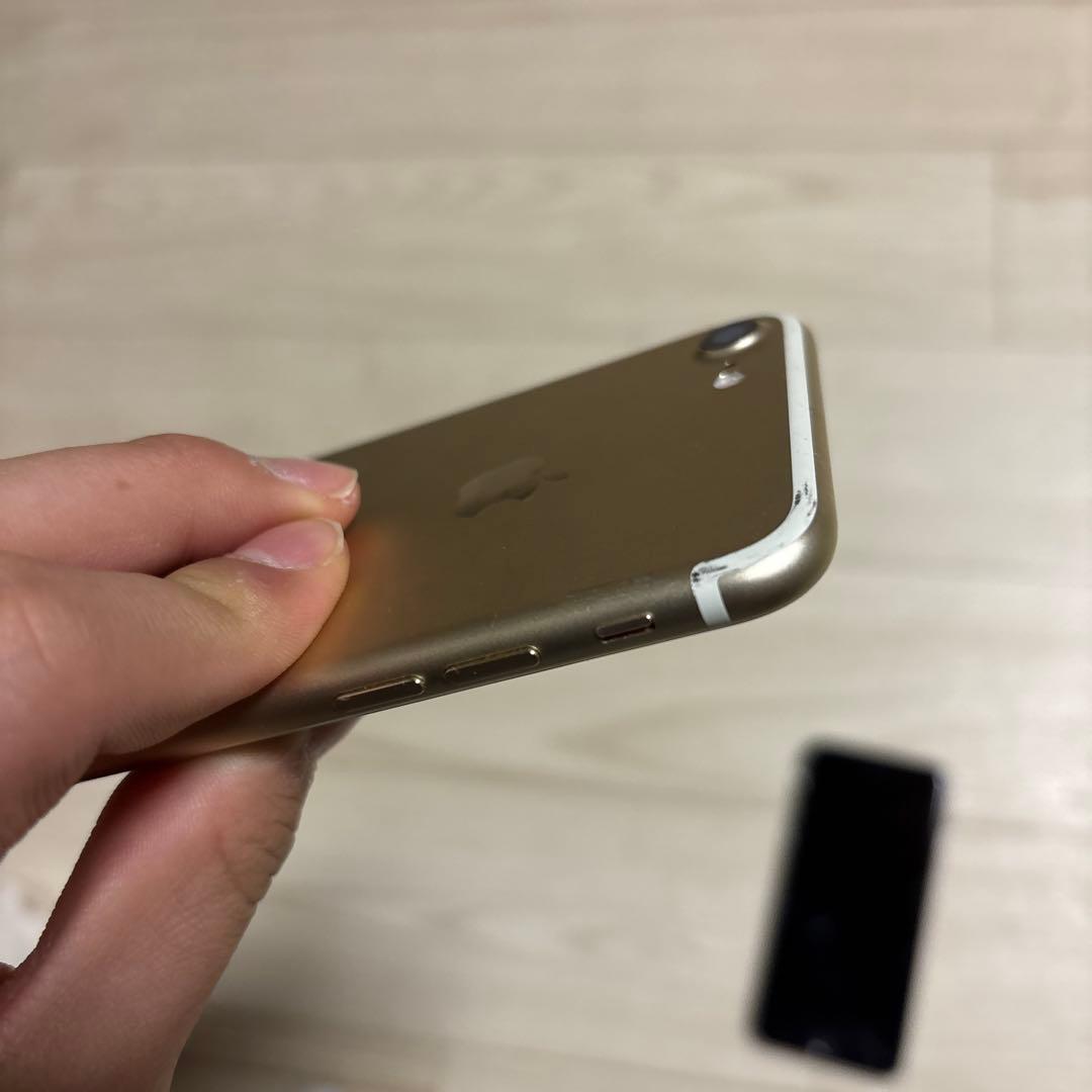 iPhone 8 ゴールド、iPhoneSE2ホワイト