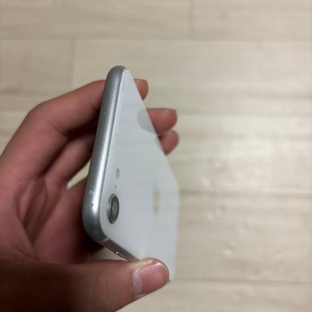 iPhone 8 ゴールド、iPhoneSE2ホワイト