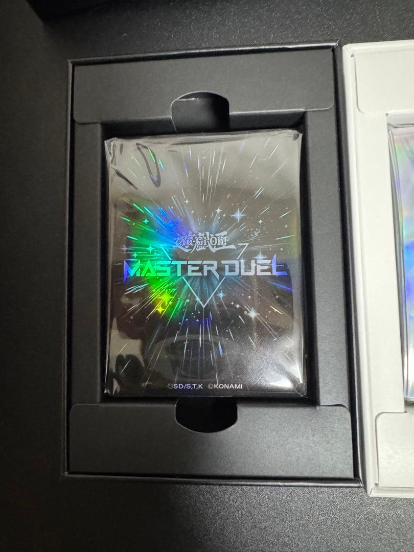 遊戯王 MASTER DUEL スリーブ 未開封 ブラック、ホワイト 2セット