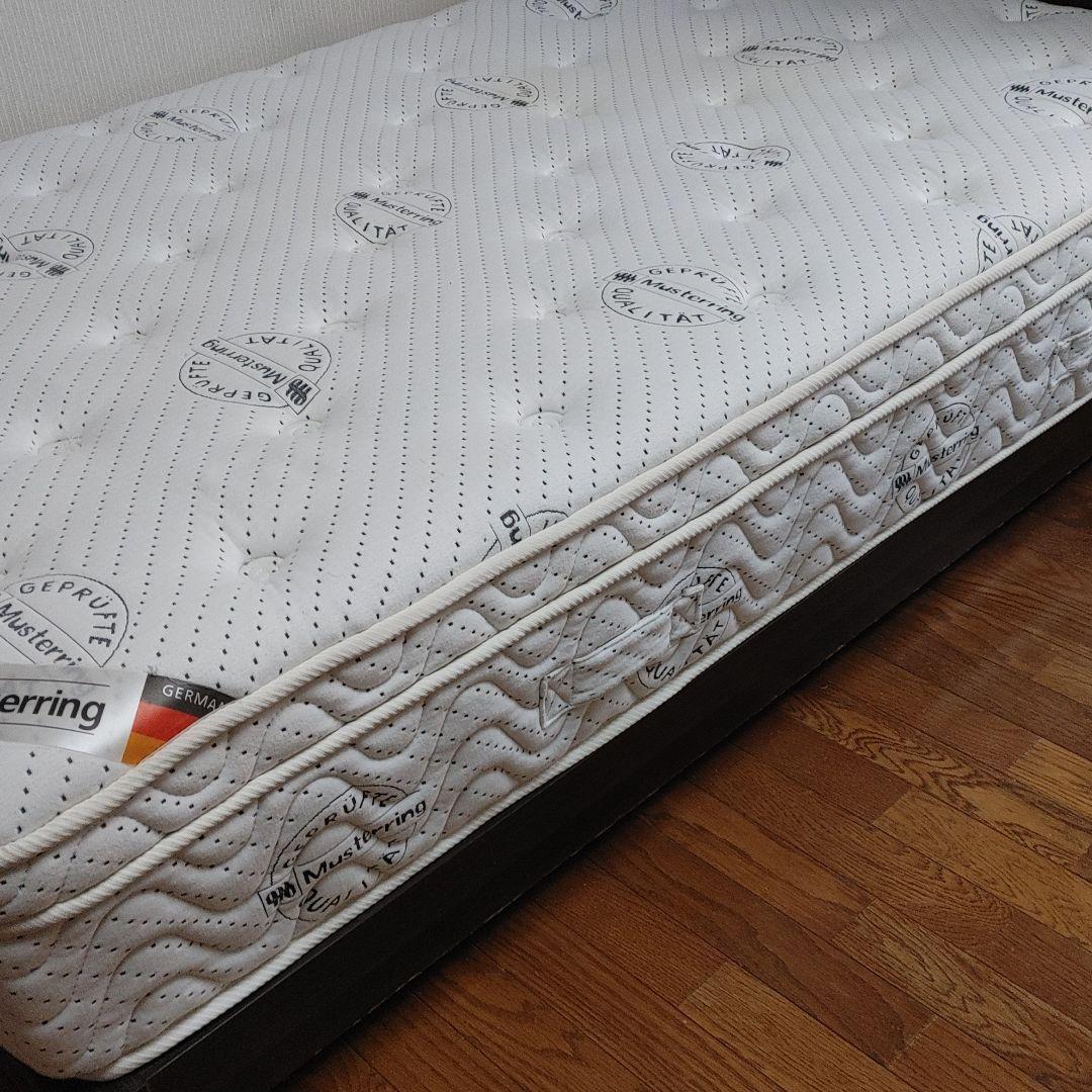 最終価格です❣️高級セミダブルベット　ムスタリング社製（最上級マットレス）