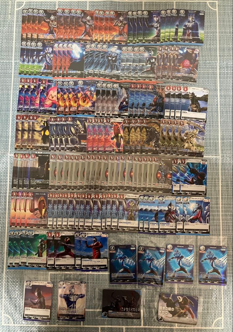 ウルトラマンカード　まとめ売り　引退　コレクションポイント　プレイマット