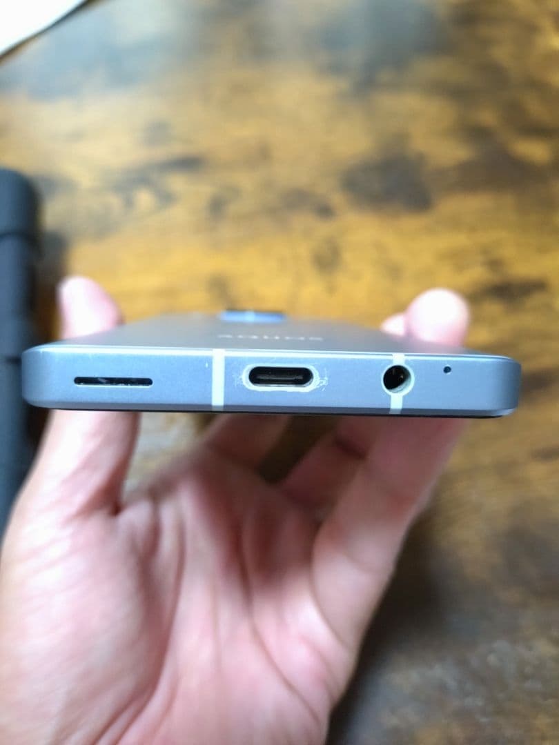 AQUOS sense7 本体（箱付き）