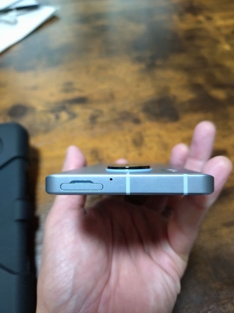 AQUOS sense7 本体（箱付き）