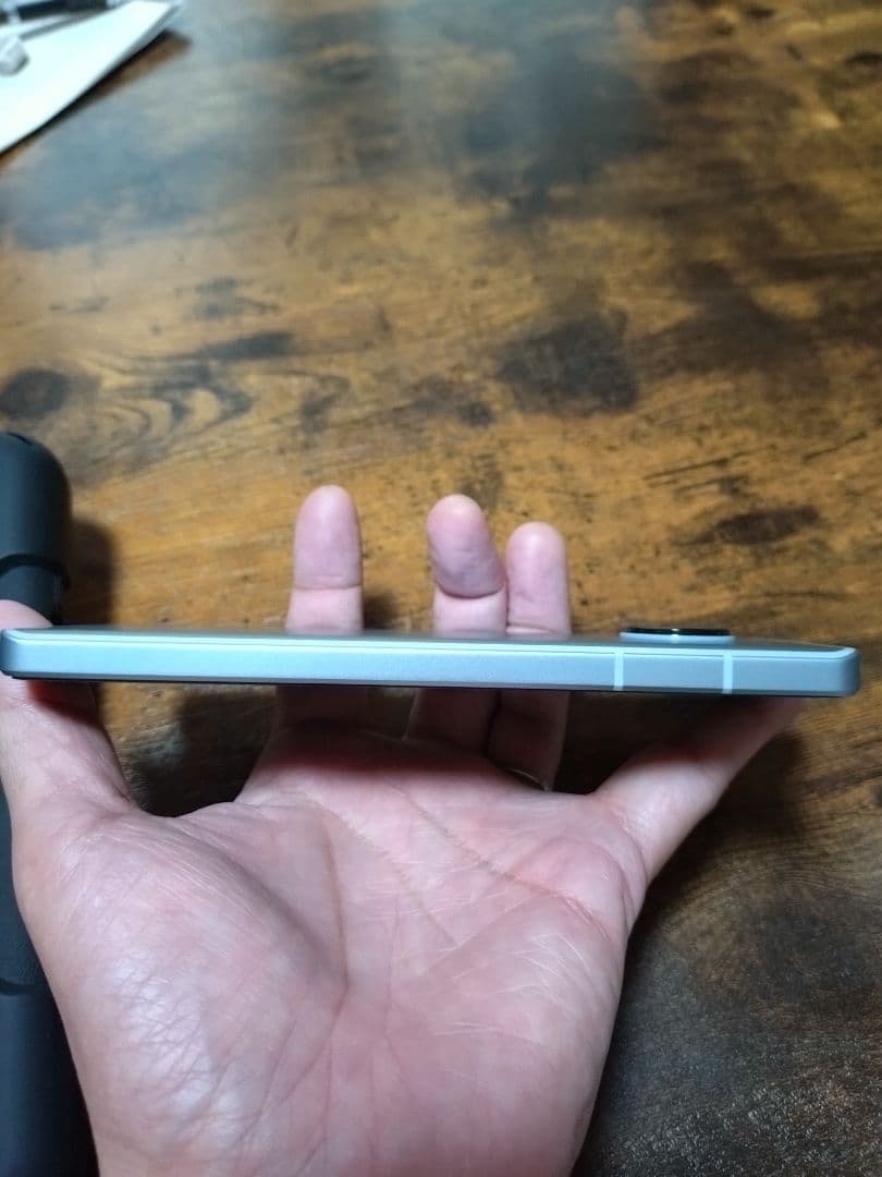 AQUOS sense7 本体（箱付き）