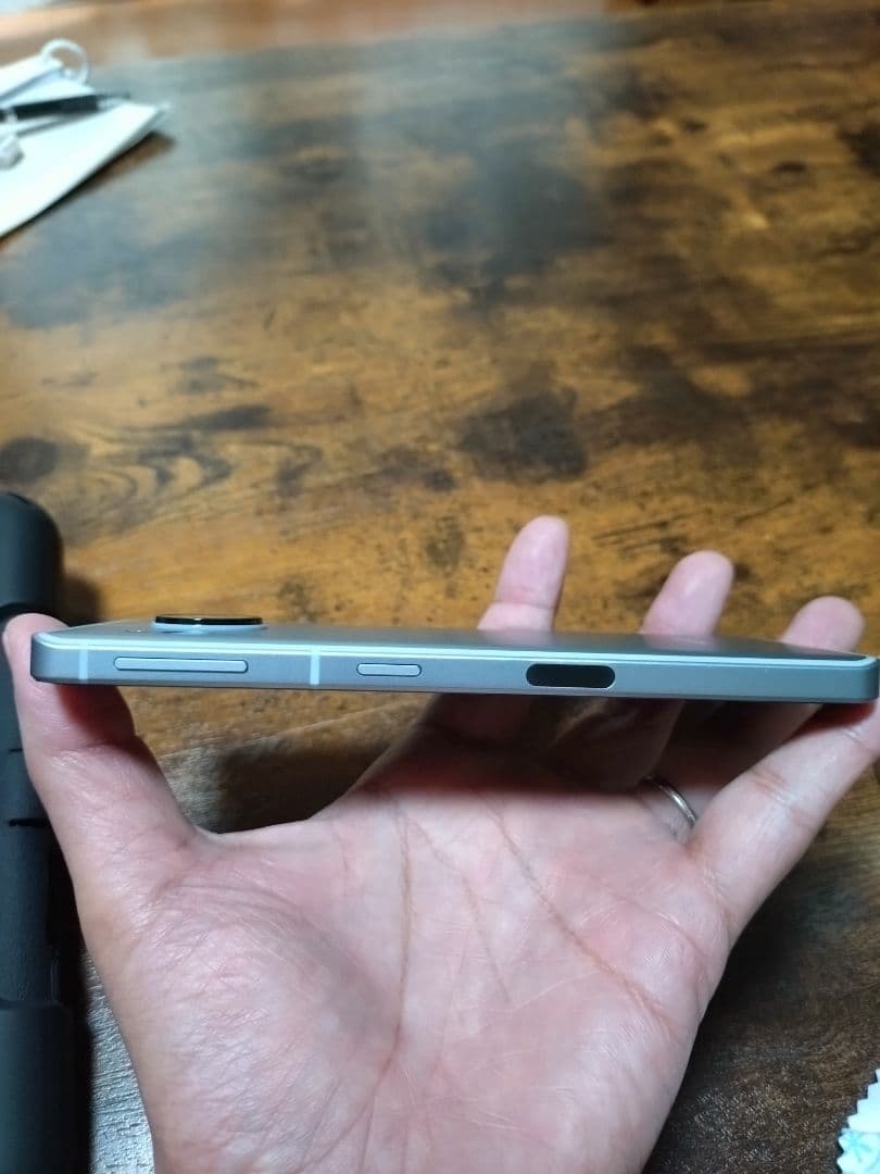 AQUOS sense7 本体（箱付き）