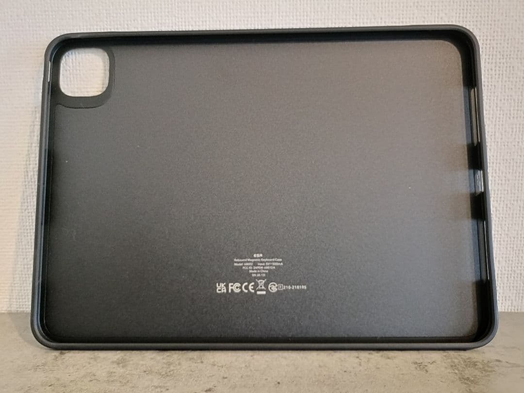 【極美品】ESR 最新iPad Pro 11インチ キーボード ケースM4 M5