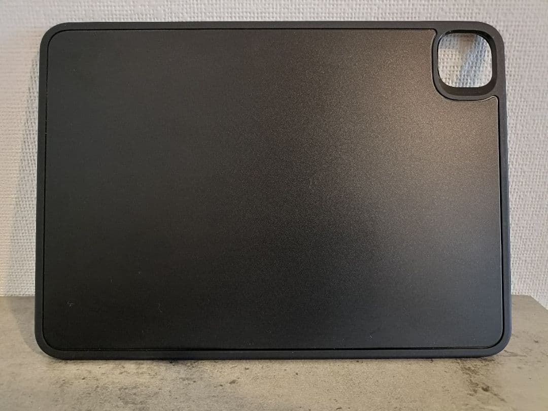 【極美品】ESR 最新iPad Pro 11インチ キーボード ケースM4 M5