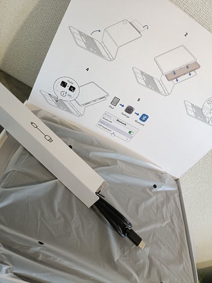 【極美品】ESR 最新iPad Pro 11インチ キーボード ケースM4 M5