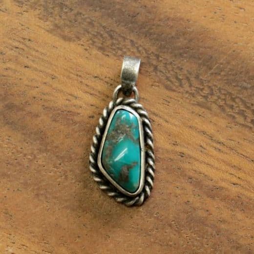 ハンドメイド アリゾナ産ターコイズペンダント　インディアンジュエリー風