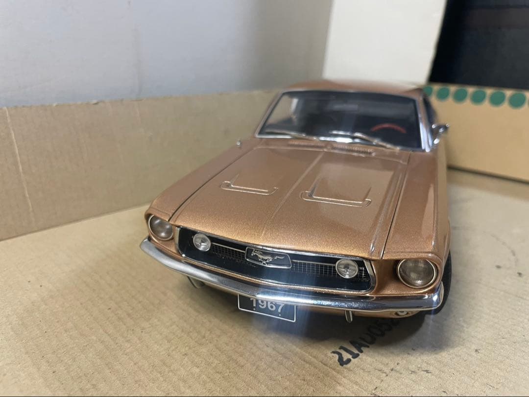 オートアート1/18 マスタング中古　難あり
